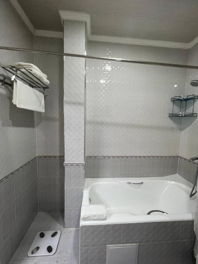 Hotel Afrosiyob Qarshi Buitenkant foto