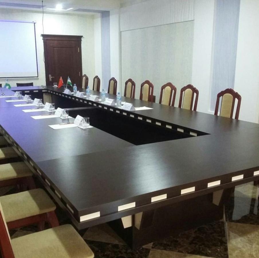 Hotel Afrosiyob Qarshi Buitenkant foto