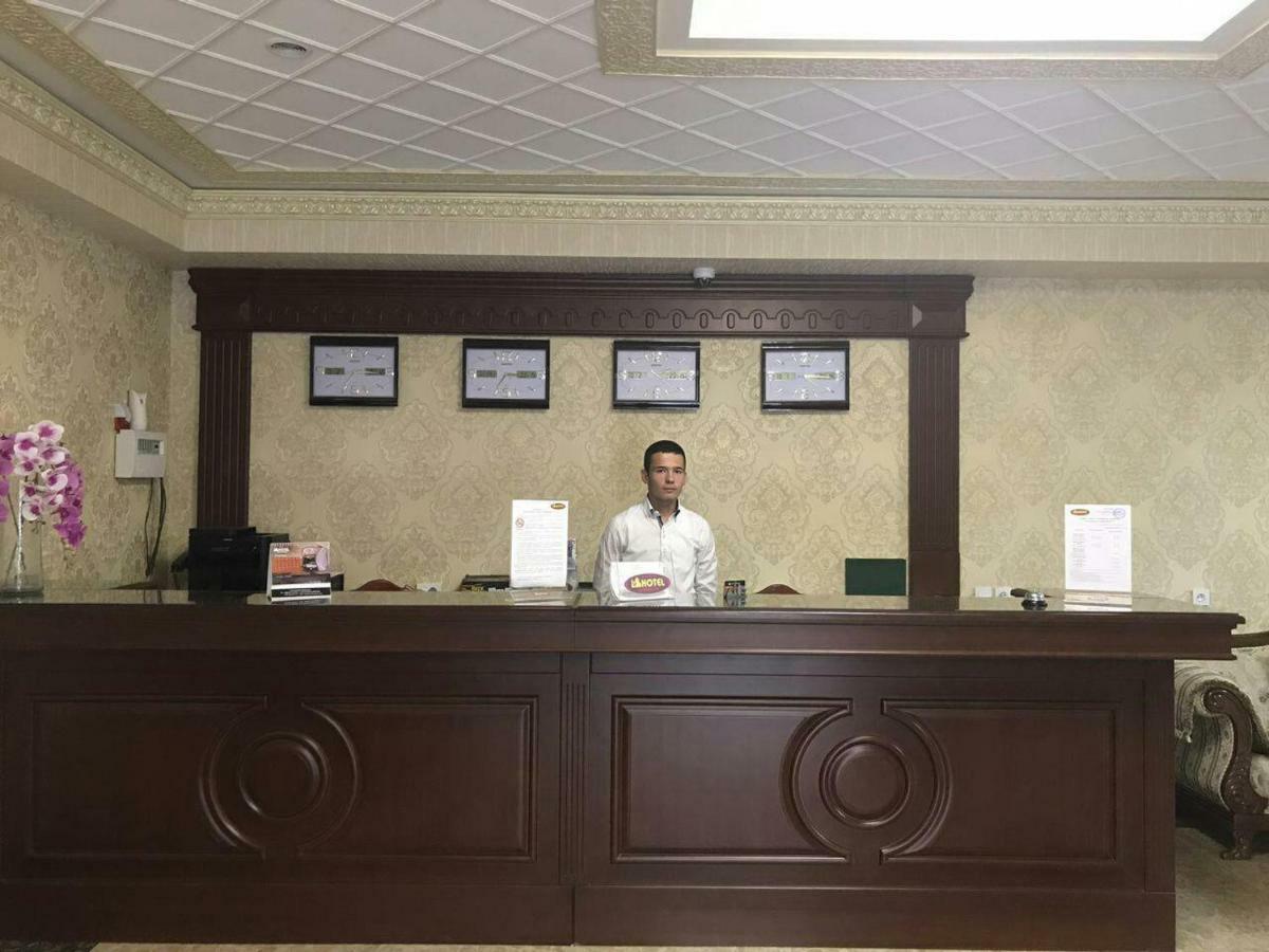 Hotel Afrosiyob Qarshi Buitenkant foto